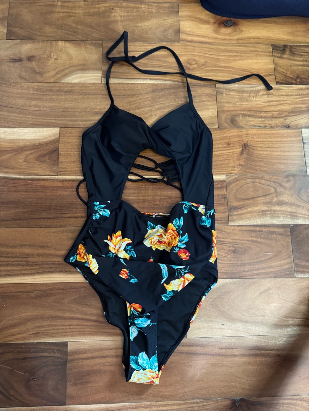 Source Unknown Black Floral One-Piece Swimsuit with Cutout